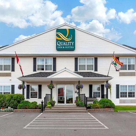 速8夏洛特镇酒店 Cornwall 外观 照片