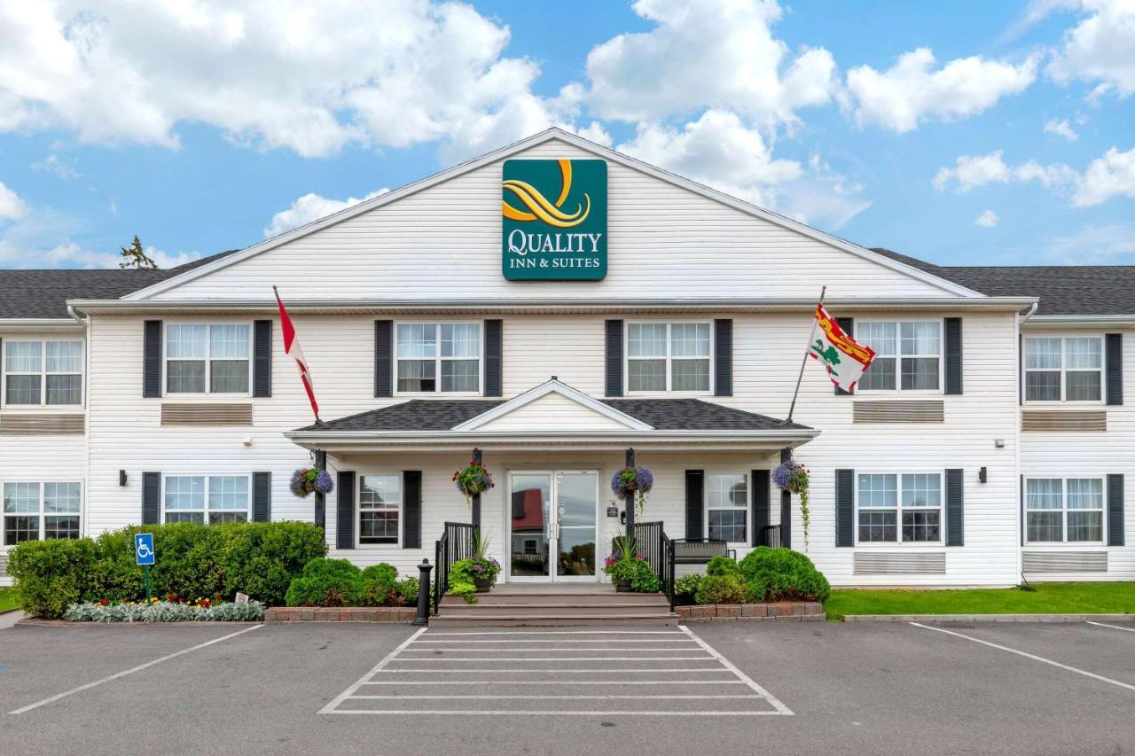 速8夏洛特镇酒店 Cornwall 外观 照片