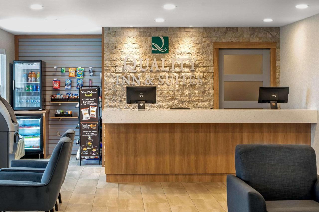 速8夏洛特镇酒店 Cornwall 外观 照片